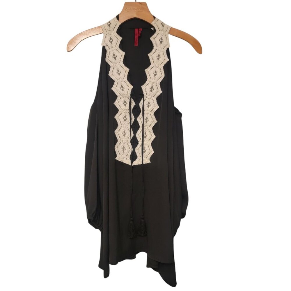 LOVE SCARLETT Top Womens Cold Shoulder Sz L Black Lace Trim‎ Blouse